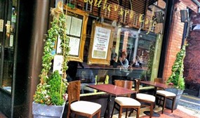 Food and drink voucher for 2 or 4 people at Boulevard Cafe, D2