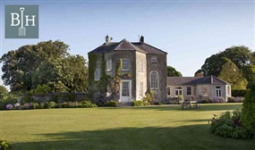2 Night Stay for 2 with a Glass of Prosecco at the Stable Yard at Burtown House & Gardens, Athy