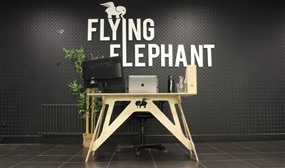 EXPRESS DELIVERY: Flying Elephant Quick Assembly Desk