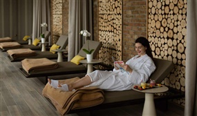 A Luxury Pamper Spa Package with Facial, Hot Oil Back Massage, Eye treatment and More