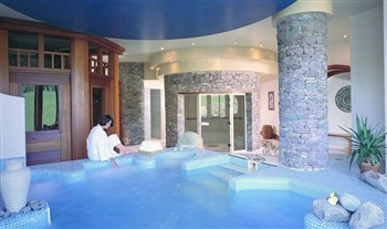 March Special: Top-to-Toe Pamper Package including 3 Treatments, Thermal Suite Access and a Glass of Prosecco