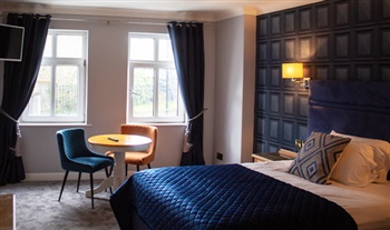 1 or 2 Nights B&B Stay for 2 People including a Main Course Meal and a Late Checkout