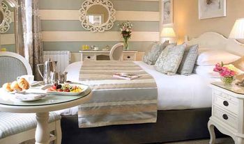 2 or 3 Nights B&B Stay for 2 People including a Bottle of Wine in your room on arrival, Chocolates, and a Late Checkout