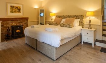 1, 2 or 3 Nights B&B Stay for 2 People including a Glass of Wine, Complimentary Entry to the Botanical Gardens & a Late Checkout