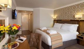 Luxury 4* stay along the River Shannon with a Bottle of Wine, Main Course Option, & More