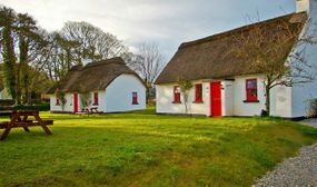 Self-catering stay in a cosy thatched cottage for up to 6 people with a dining discount