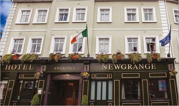 1 or 2 Night stay for 2 in a Deluxe Room including Full Irish Breakfast, Dinner & Late Checkout at The Newgrange Hotel, Navan, Co. Meath