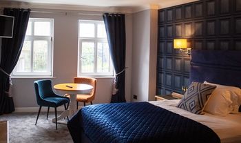 1 or 2 Nights B&B Stay for 2 People including a Main Course Meal each and a Late Checkout