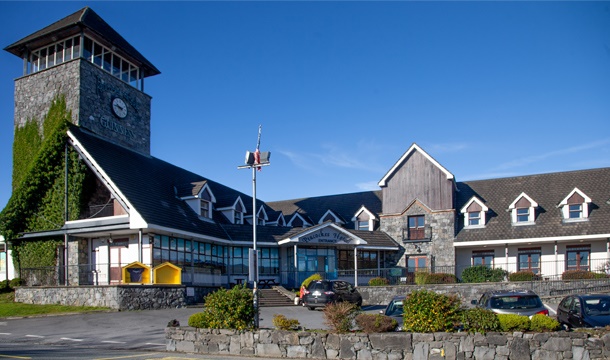 1 or 2 Nights B&B for 2 with Tea or Coffee & Scones on Arrival, Bottle of Wine in your Room, Late Check-Out and 10% Discount in our Gift Shop 'Connemara Gifts' at Peacockes Hotel, Maam Cross in the heart of Connemara