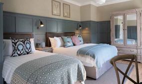 4* Stay located at the Picturesque Strangford Lough including a Main Course & more