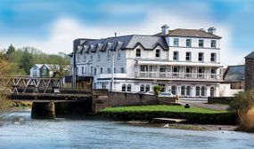 Riverside boutique hotel stay in the heart of Skibbereen with a 2 Course Meal and a Late Checkout